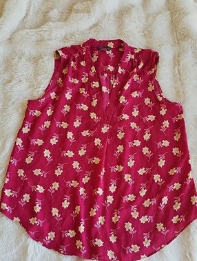 Vince Camuto Floral Sleeveless V-Neck Shell Top - Fuchsia